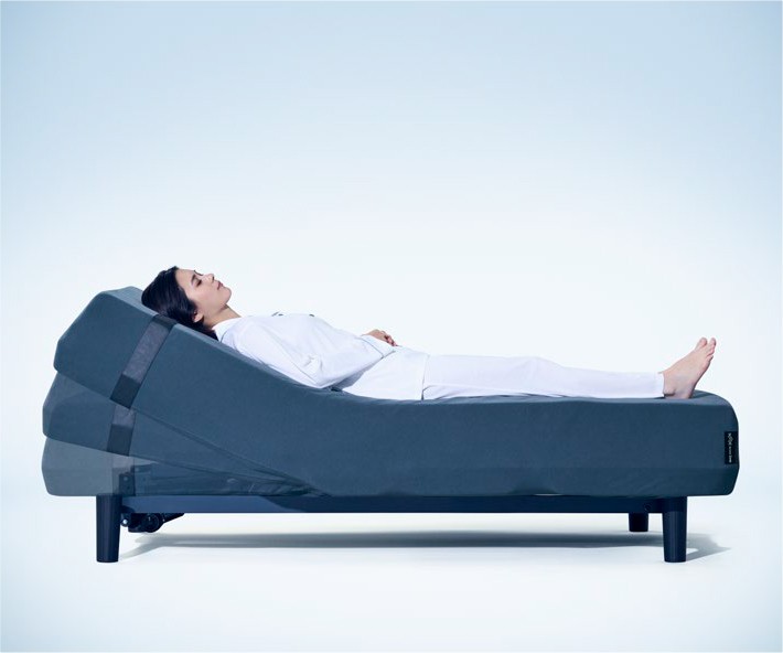 眠っている間に、静かに、ゆっくりベッドが自動運転。